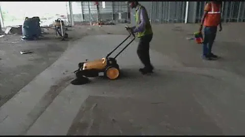 Light Weight and Economical Manual Sweeping Machine - Easy to Operate